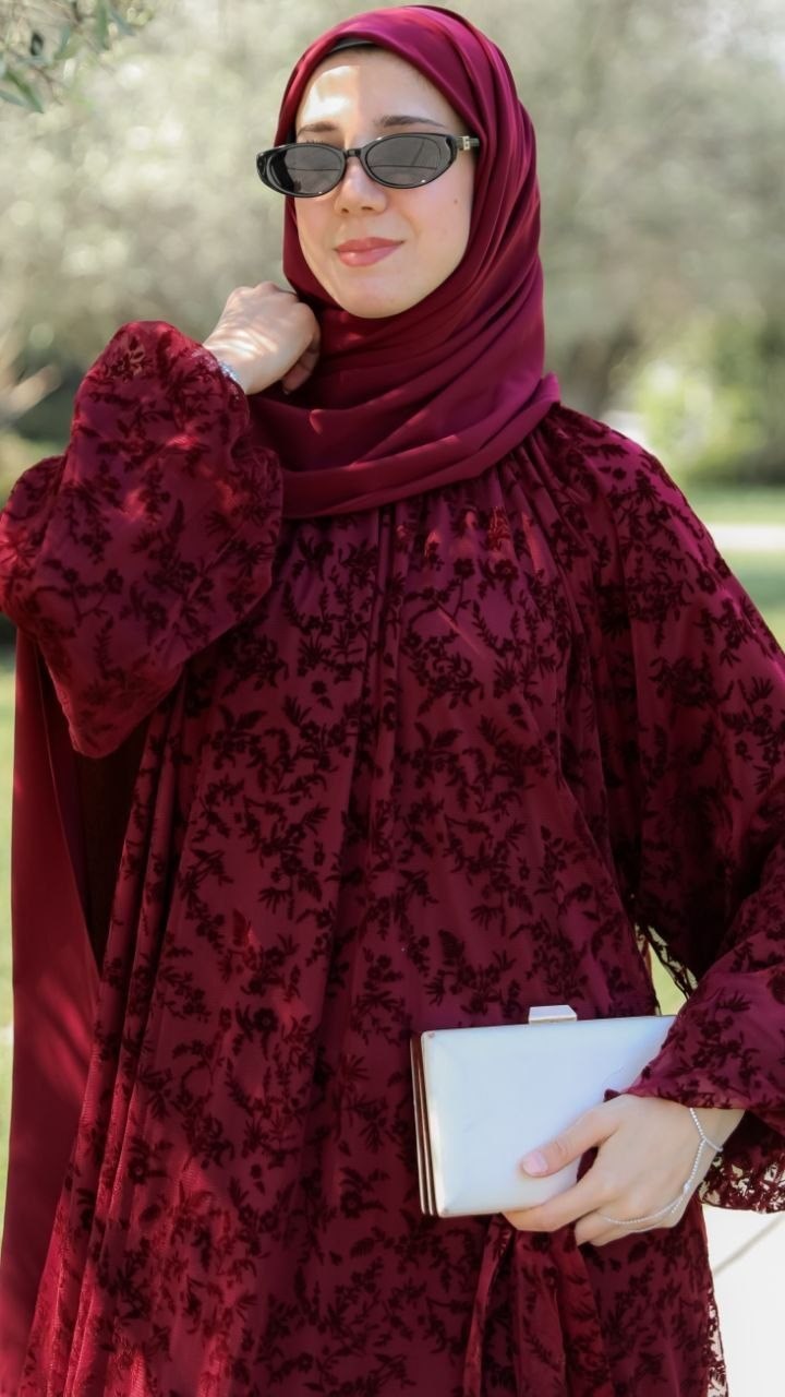 LY26 4030 REGLAN KOL FLOK BASKILI ELBİSE - Bordo